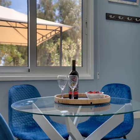 Atlantis 50m From Makenzy Seafront Apartment