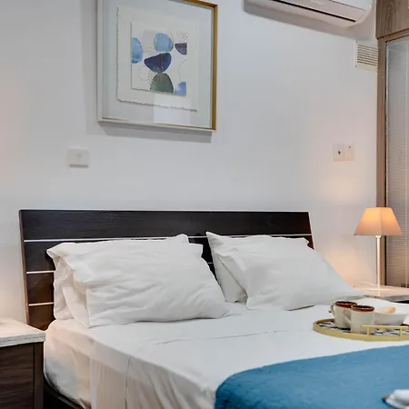 Apartment Atlantis 50m From Makenzy Seafront