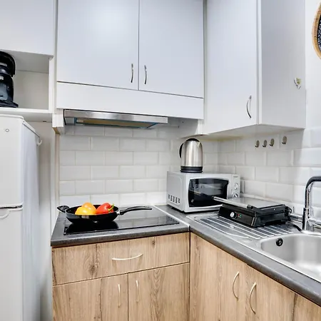 Apartment Atlantis 50m From Makenzy Seafront