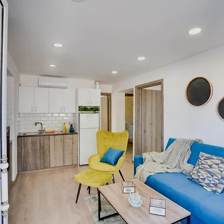 Apartment Atlantis 50m From Makenzy Seafront *