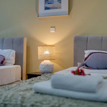 Atlantis 50m From Makenzy Seafront Apartament Larnaca