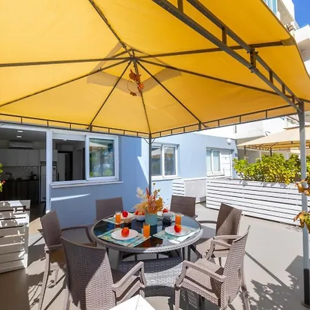 Atlantis 50m From Makenzy Seafront Apartament Larnaca