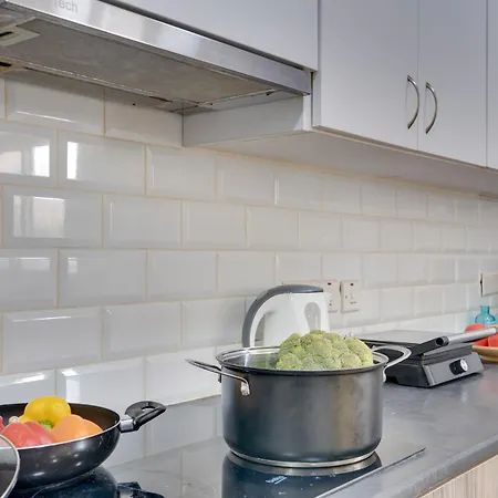 Atlantis 50m From Makenzy Seafront Larnaca