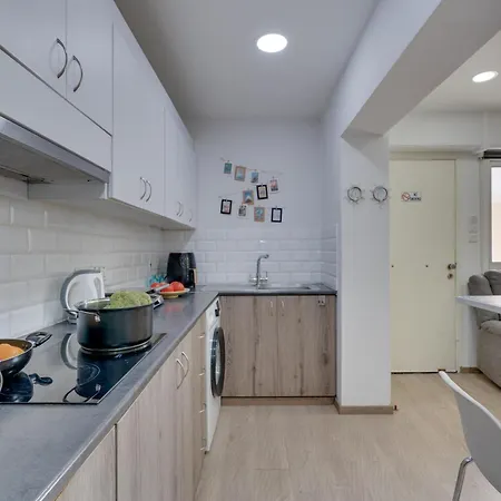 Atlantis 50m From Makenzy Seafront Apartament Larnaca