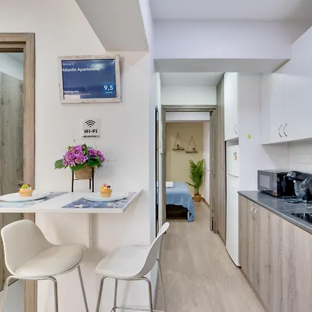 Atlantis 50m From Makenzy Seafront Apartment Larnaca