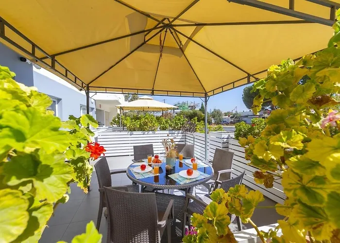 Atlantis 50m From Makenzy Seafront Larnaca