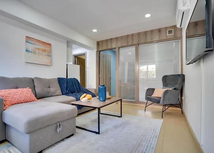 Apartment Atlantis 50m From Makenzy Seafront Larnaca