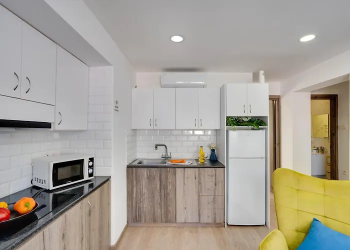 Apartment Atlantis 50m From Makenzy Seafront