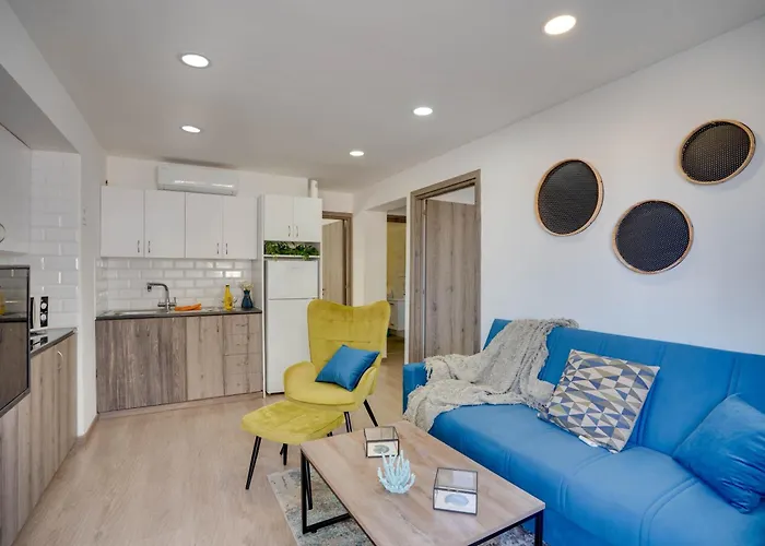 Apartment Atlantis 50m From Makenzy Seafront Larnaca