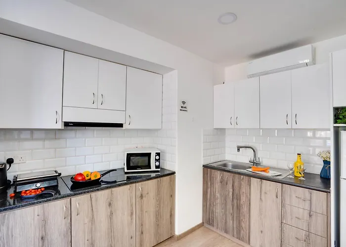 Atlantis 50m From Makenzy Seafront Apartment