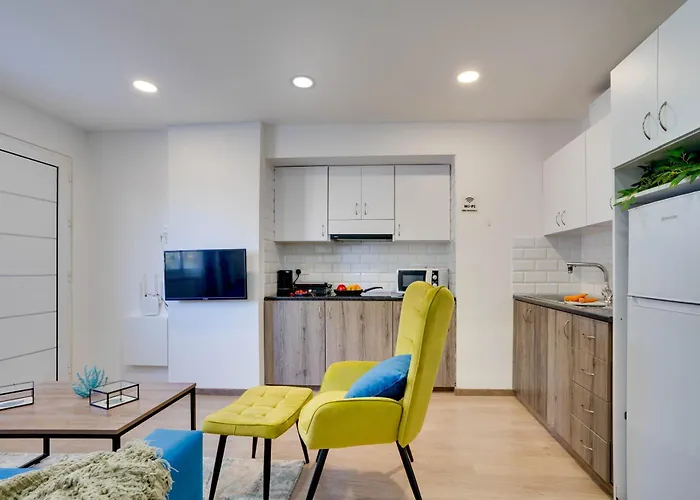 Apartment Atlantis 50m From Makenzy Seafront