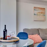 Atlantis 50m From Makenzy Seafront Apartment