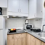 Apartment Atlantis 50m From Makenzy Seafront