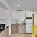 Apartment Atlantis 50m From Makenzy Seafront