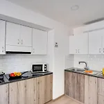 Atlantis 50m From Makenzy Seafront Apartment