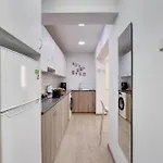 Atlantis 50m From Makenzy Seafront Larnaca
