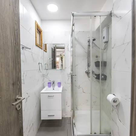 Atlantis 50m From Makenzy Seafront *