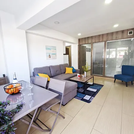 Atlantis 50m From Makenzy Seafront Διαμέρισμα