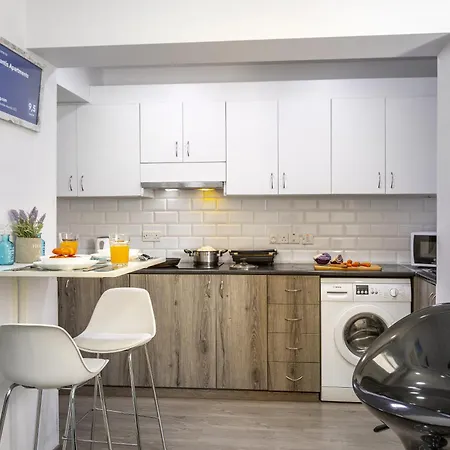 Atlantis 50m From Makenzy Seafront דירה *
