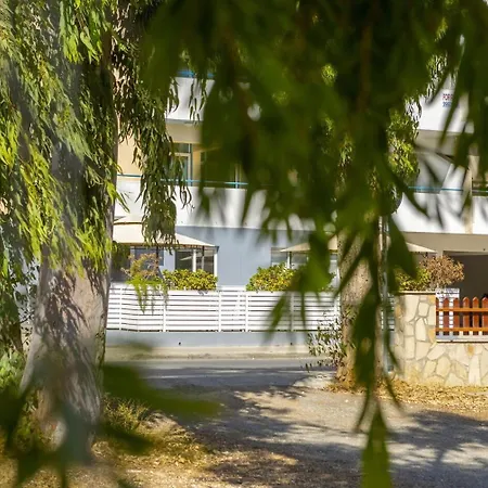 Atlantis 50m From Makenzy Seafront Διαμέρισμα *