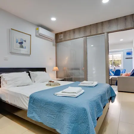 Апартаменти Atlantis 50m From Makenzy Seafront Ларнака