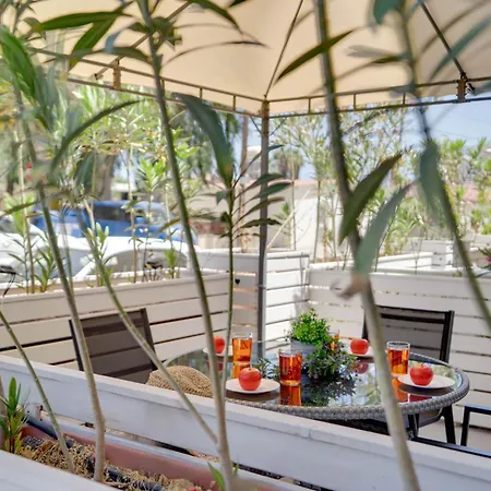 Atlantis 50m From Makenzy Seafront דירה לרנקה