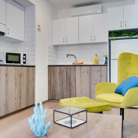 Atlantis 50m From Makenzy Seafront דירה *