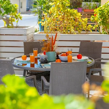 Atlantis 50m From Makenzy Seafront דירה *