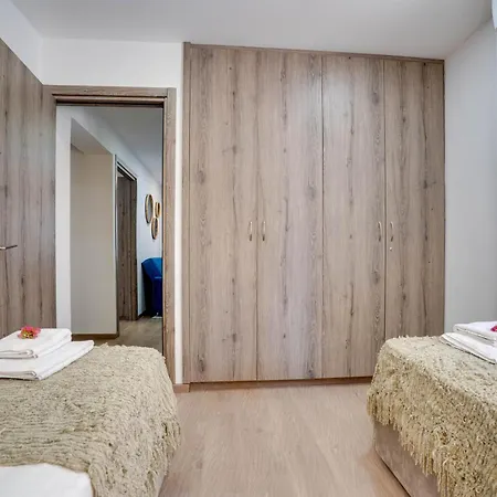 Atlantis 50m From Makenzy Seafront דירה *