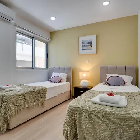 Atlantis 50m From Makenzy Seafront לרנקה