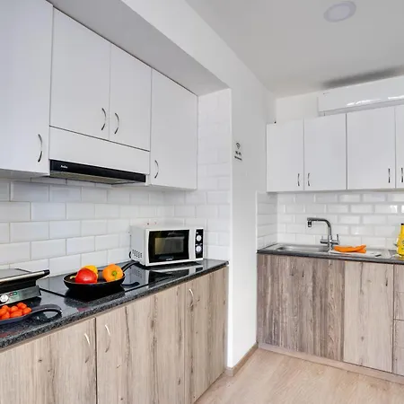 Atlantis 50m From Makenzy Seafront דירה *
