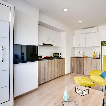 דירה Atlantis 50m From Makenzy Seafront *