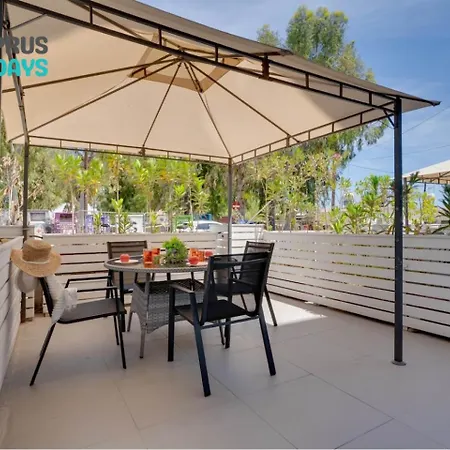 Atlantis 50m From Makenzy Seafront Апартаменти *