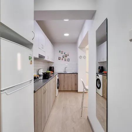 Atlantis 50m From Makenzy Seafront Ларнака