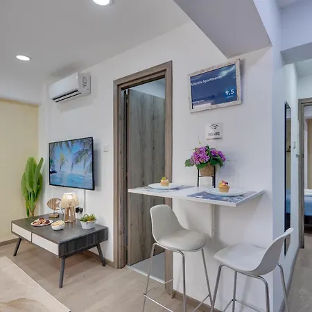 Апартаменти Atlantis 50m From Makenzy Seafront *