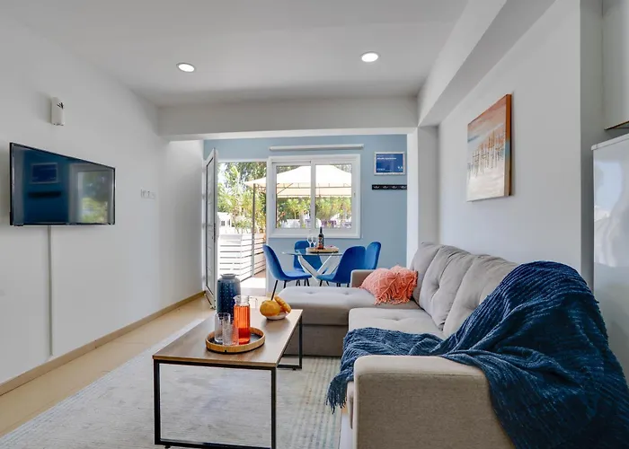 Atlantis 50m From Makenzy Seafront Lejlighed Larnaca