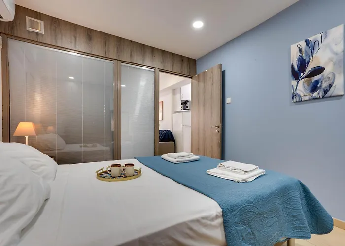 Atlantis 50m From Makenzy Seafront *