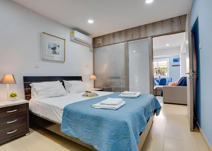 Апартаменти Atlantis 50m From Makenzy Seafront Ларнака