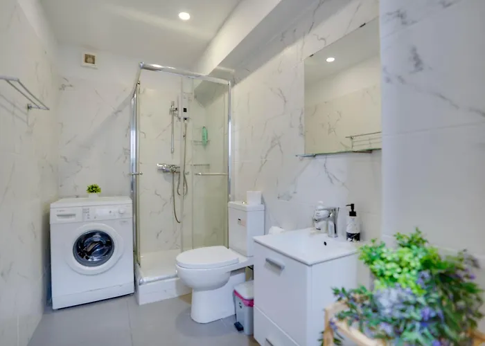 Atlantis 50m From Makenzy Seafront *