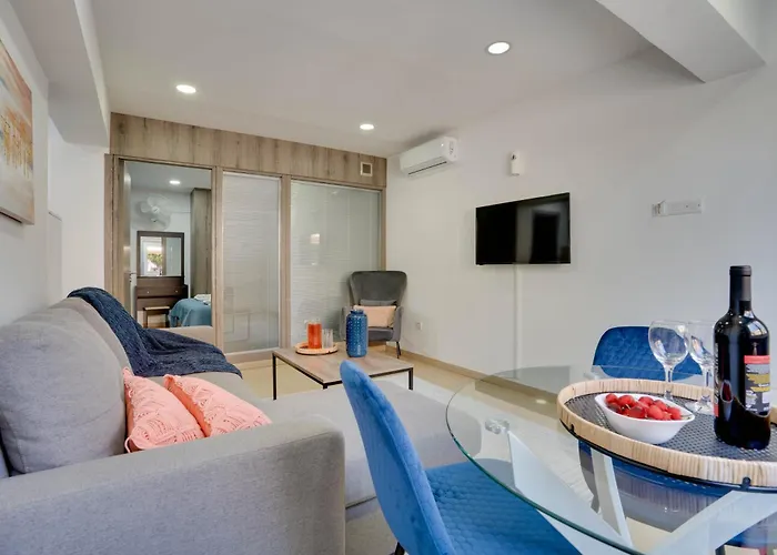 Atlantis 50m From Makenzy Seafront Ларнака