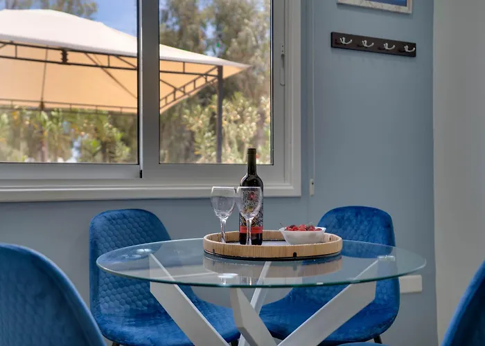 Atlantis 50m From Makenzy Seafront Апартаменти