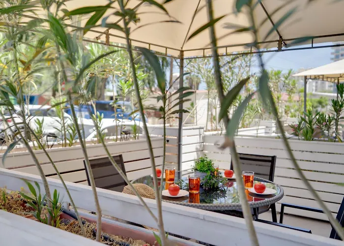 Atlantis 50m From Makenzy Seafront Lejlighed Larnaca