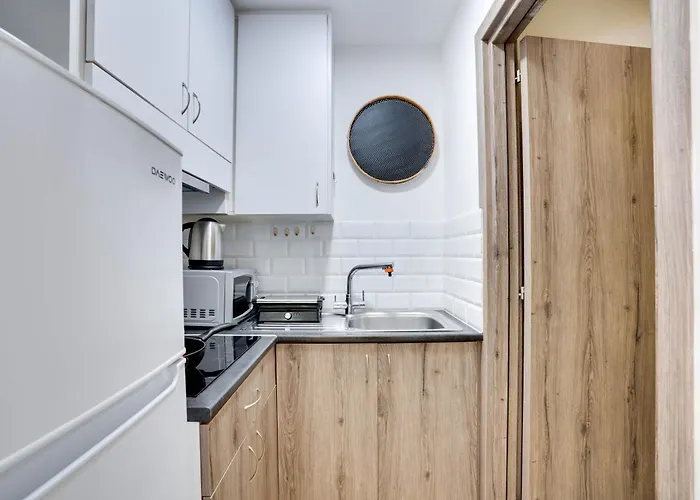 Апартаменти Atlantis 50m From Makenzy Seafront *