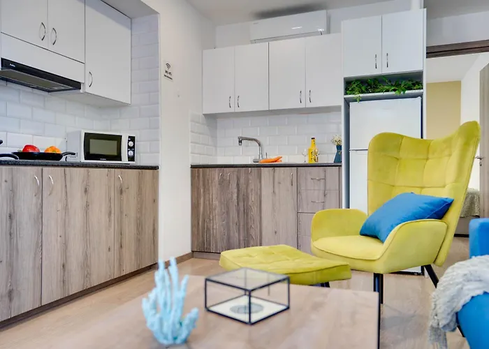 Atlantis 50m From Makenzy Seafront Апартаменти *