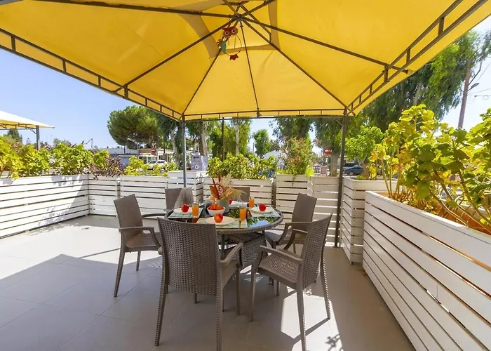 Atlantis 50m From Makenzy Seafront Apartment