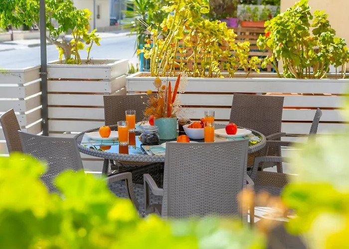 Atlantis 50m From Makenzy Seafront Апартаменти *