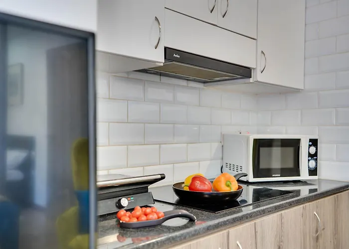 Atlantis 50m From Makenzy Seafront *