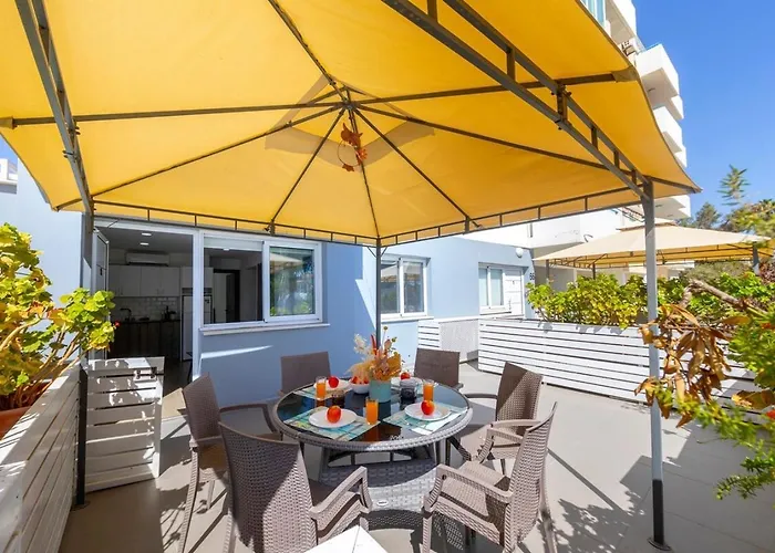 Atlantis 50m From Makenzy Seafront Apartment Larnaka