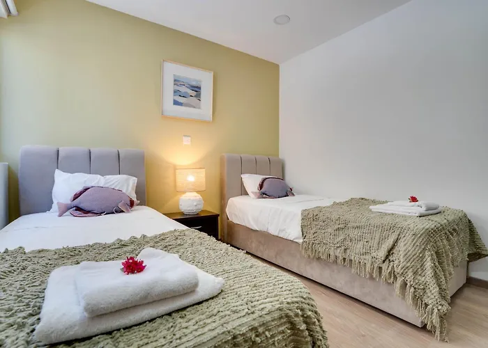 Апартаменти Atlantis 50m From Makenzy Seafront