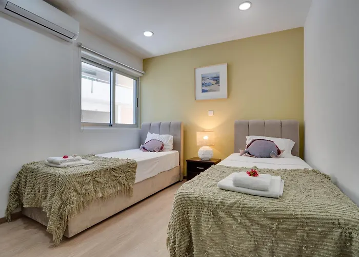 Atlantis 50m From Makenzy Seafront Larnaca